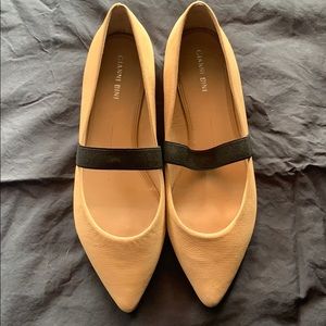 Never worn Gianni Bini nude flats